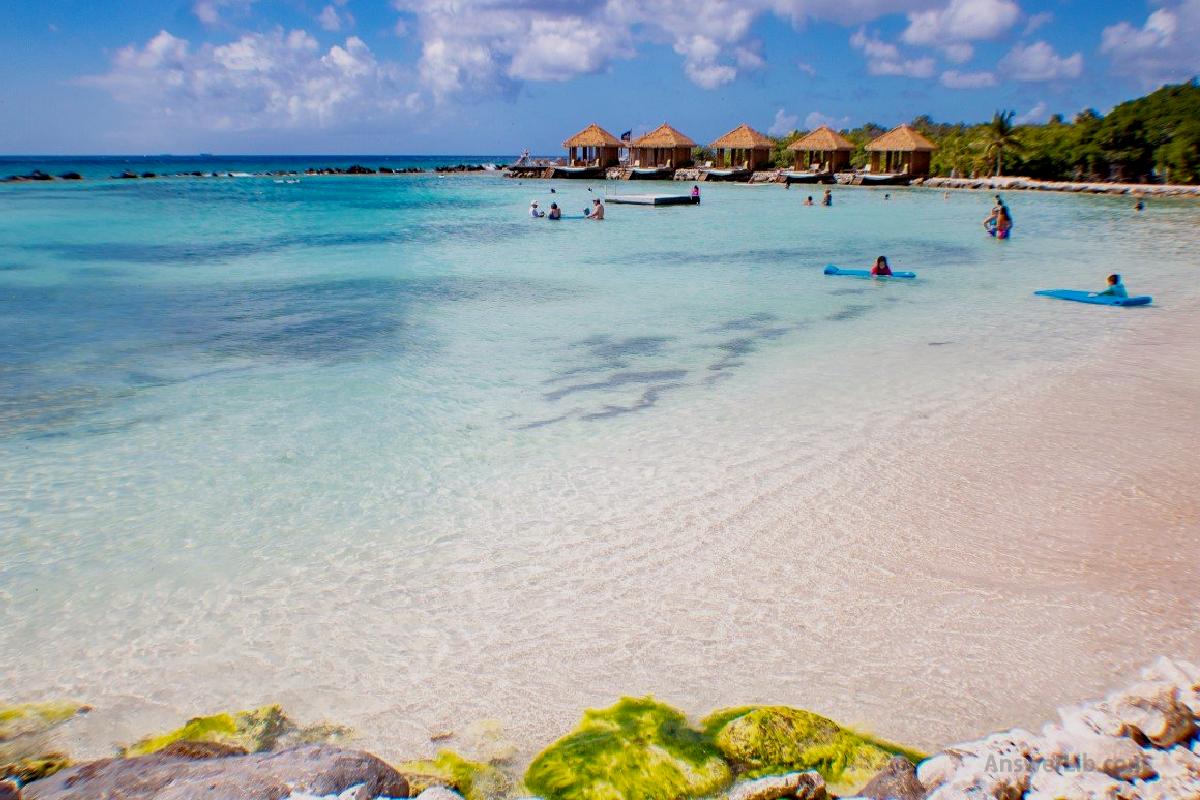 Island in southern Caribbean Sea