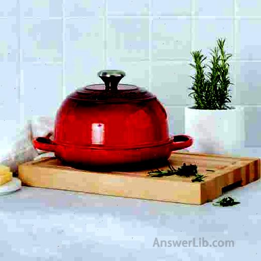 Le Creuset cast iron pot: Bread Oven series